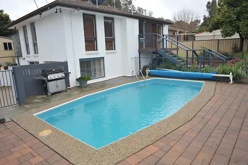 The Pommy Tree Bed & Breakfast Canberra 4*,
