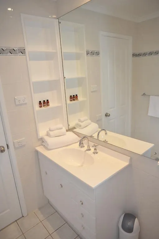 ****  The Pommy Tree Bed & Breakfast Canberra Australia