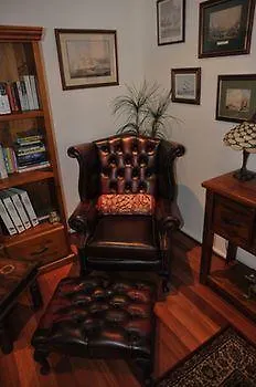 ****  The Pommy Tree Bed & Breakfast Canberra Australia