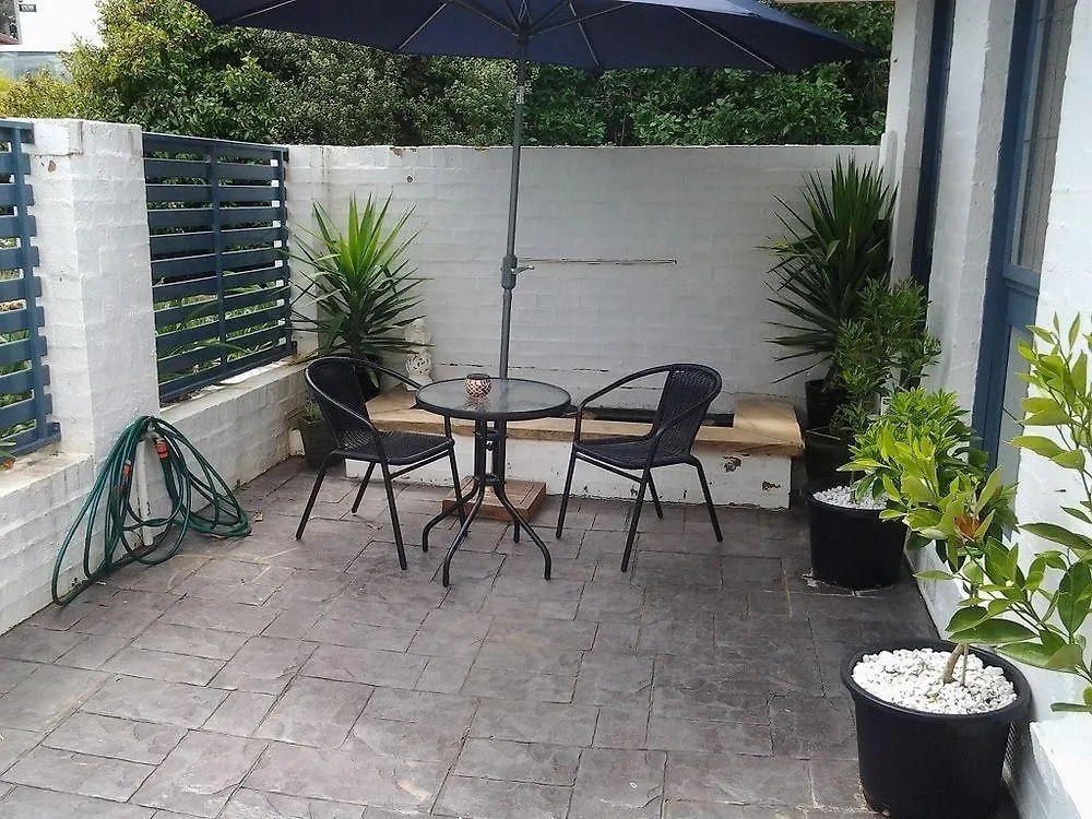 ****  The Pommy Tree Bed & Breakfast Canberra Australia
