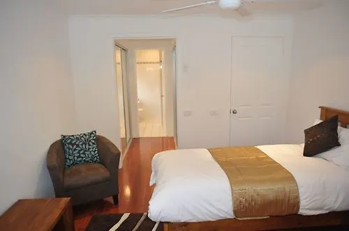 The Pommy Tree Bed & Breakfast Canberra 4*,  Australia